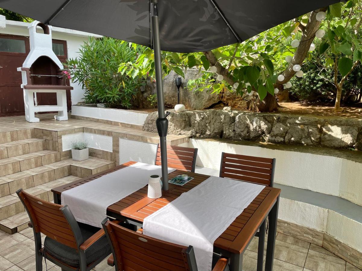 Holiday Home Cesarica Karlobag Ngoại thất bức ảnh