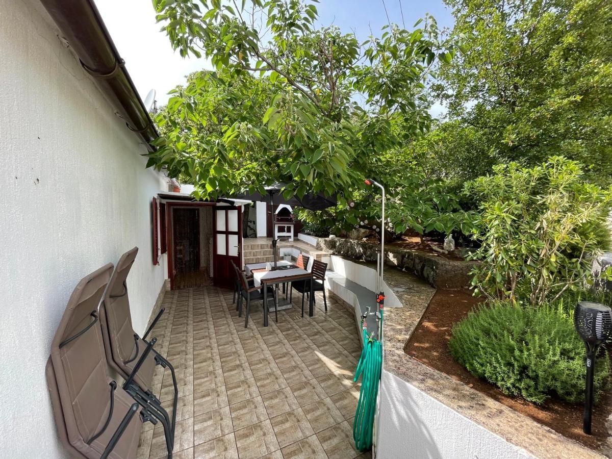 Holiday Home Cesarica Karlobag Ngoại thất bức ảnh