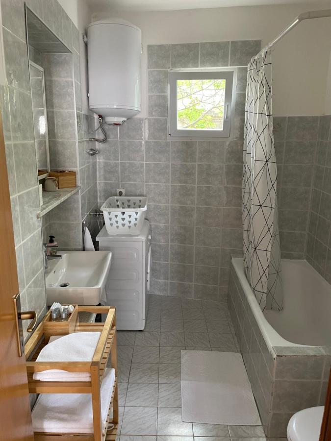 Holiday Home Cesarica Karlobag Ngoại thất bức ảnh