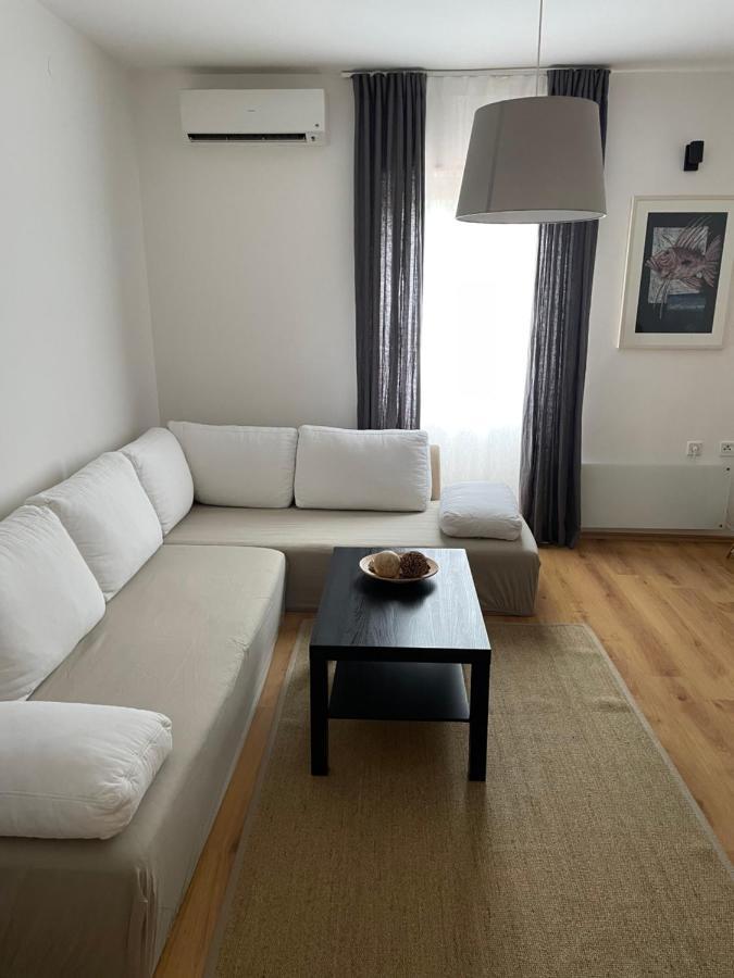 Holiday Home Cesarica Karlobag Ngoại thất bức ảnh
