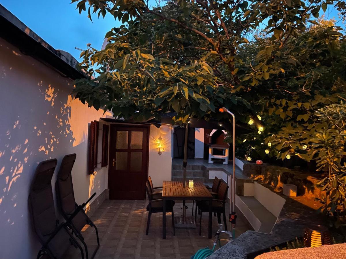 Holiday Home Cesarica Karlobag Ngoại thất bức ảnh